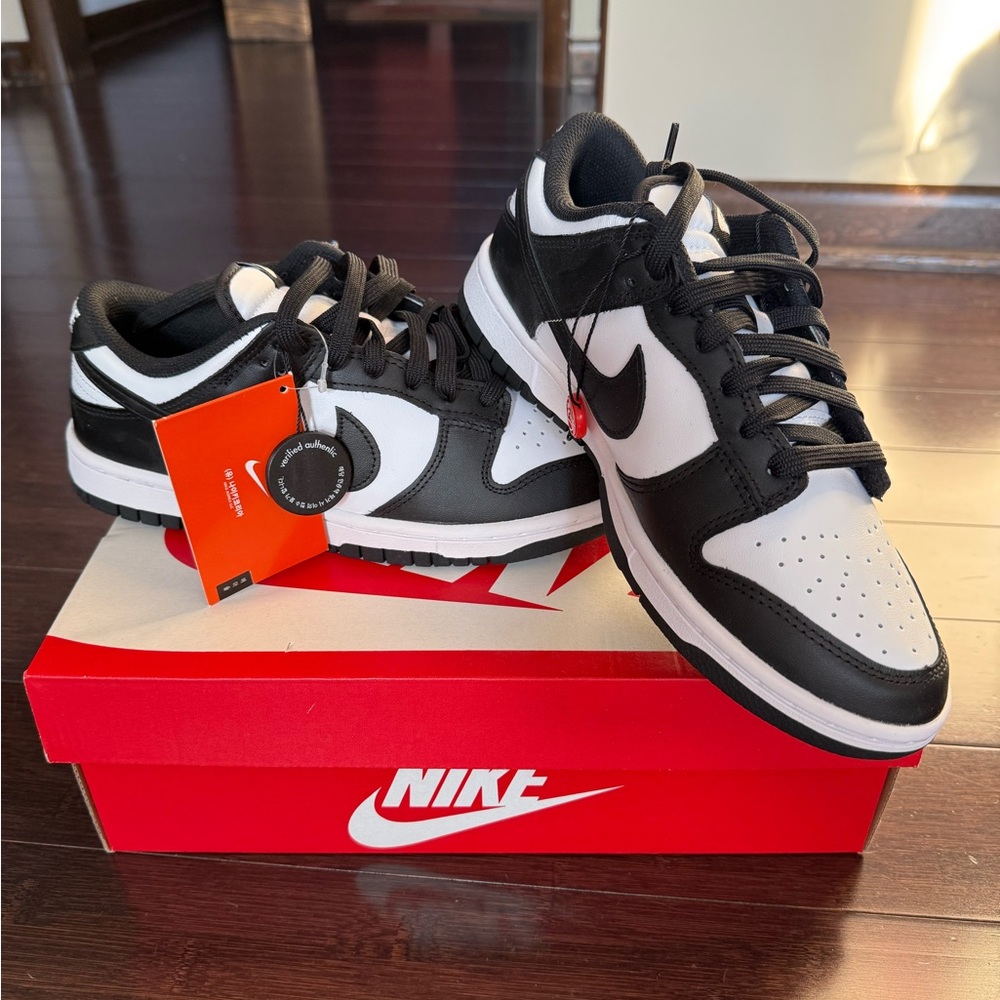 Nike Womens Low Rise Dunks (Black and White/Panda)